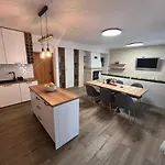 Family House Freeдом 辛尼莫雷特