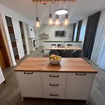 别墅 Family House Freeдом 辛尼莫雷特