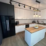 Family House Freeдом 别墅