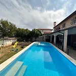 别墅 Family House Freeдом 辛尼莫雷特
