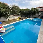 别墅 Family House Freeдом