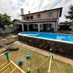 别墅 Family House Freeдом 辛尼莫雷特