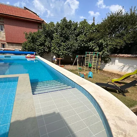 Family House Freeдом Villa *