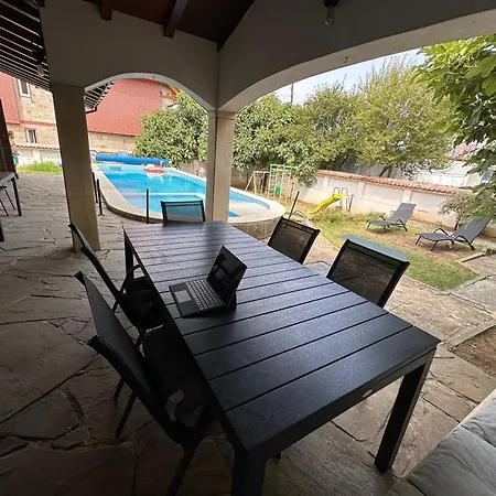 Family House Freeдом Βίλα Sinemoretz