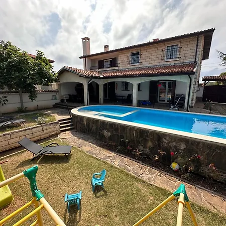 Family House Freeдом Sinemoretz