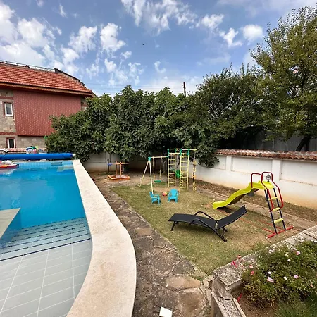 Family House Freeдом * Sinemoretz