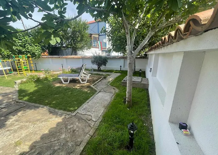 Family House Freeдом Βίλα Sinemoretz