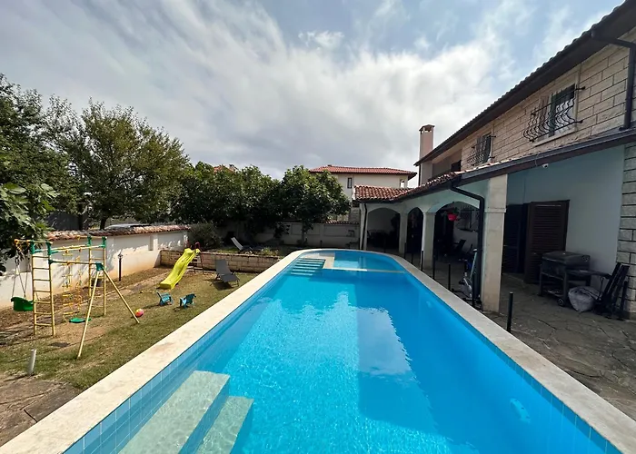 Βίλα Family House Freeдом Sinemoretz