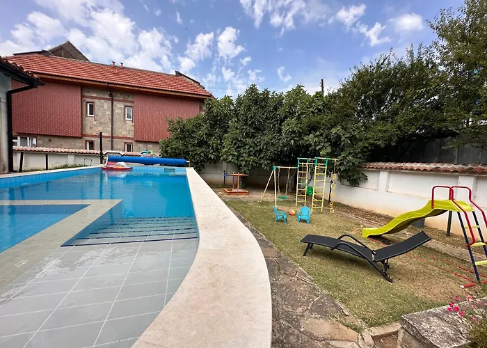 Family House Freeдом Βίλα